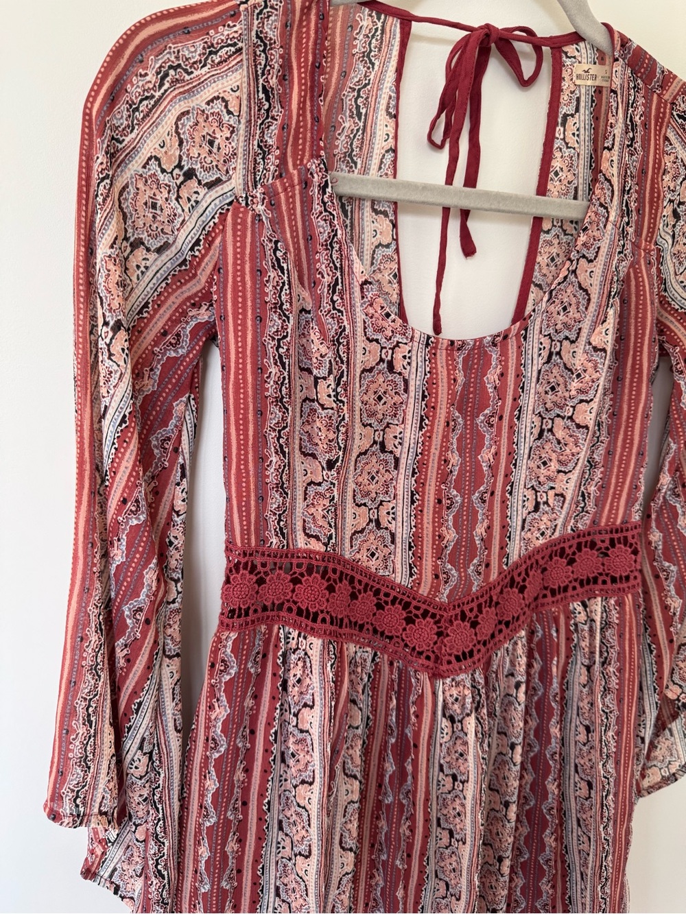 Hollister Boho Floral Print Scoop Neck Mini Dress in Dusty Rose - Picture 3 of 14